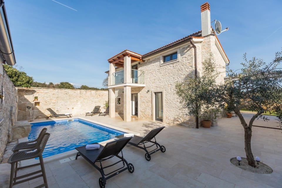 Day, Balcony/Terrace, Pool view, Swimming pool, Swimming pool, sunbed