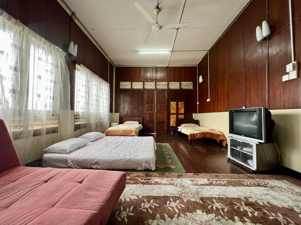 Traditional 4-bedroom Kampung House in Kota Bharu House in Malaysia