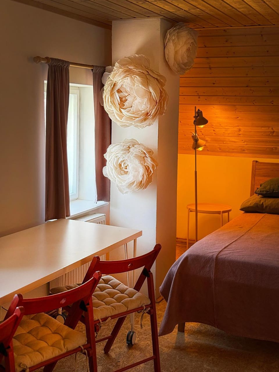 Bed, Decorative detail, Bedroom