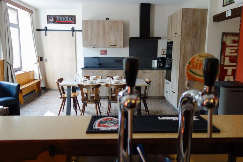 Seating area, Dining area