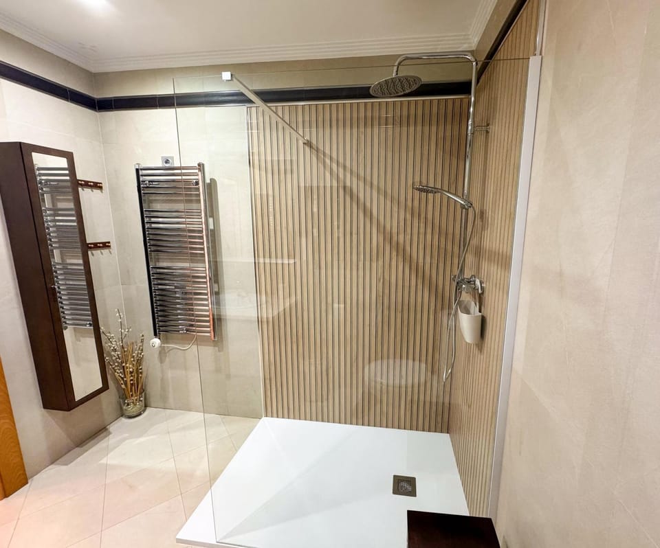 Shower, Bathroom, towels