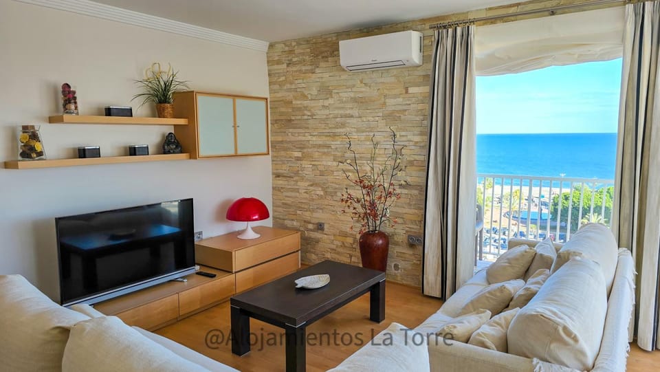 TV and multimedia, View (from property/room), Living room, Sea view