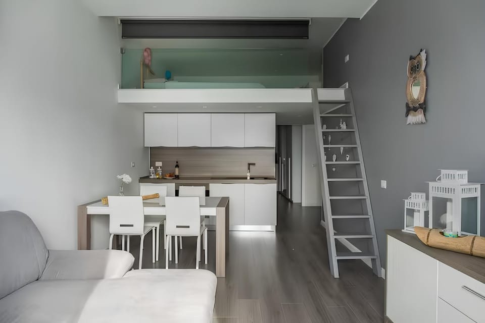 Kitchen or kitchenette, Living room, Seating area, Dining area