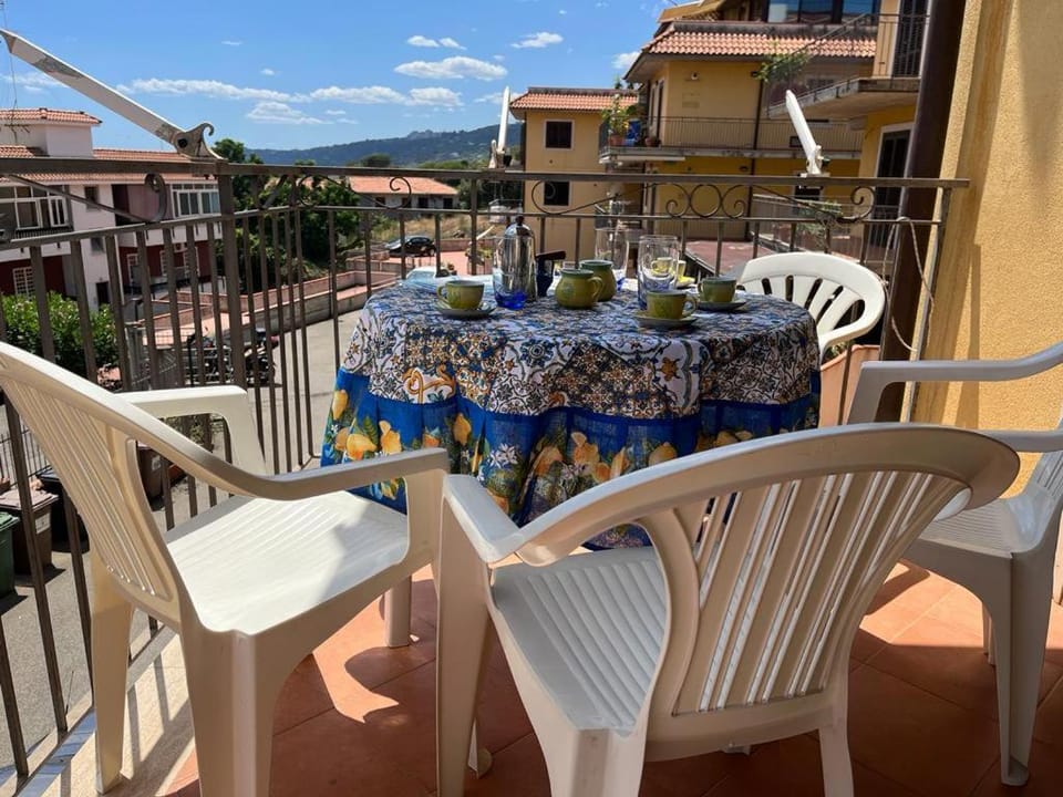 Balcony/Terrace, Food and drinks