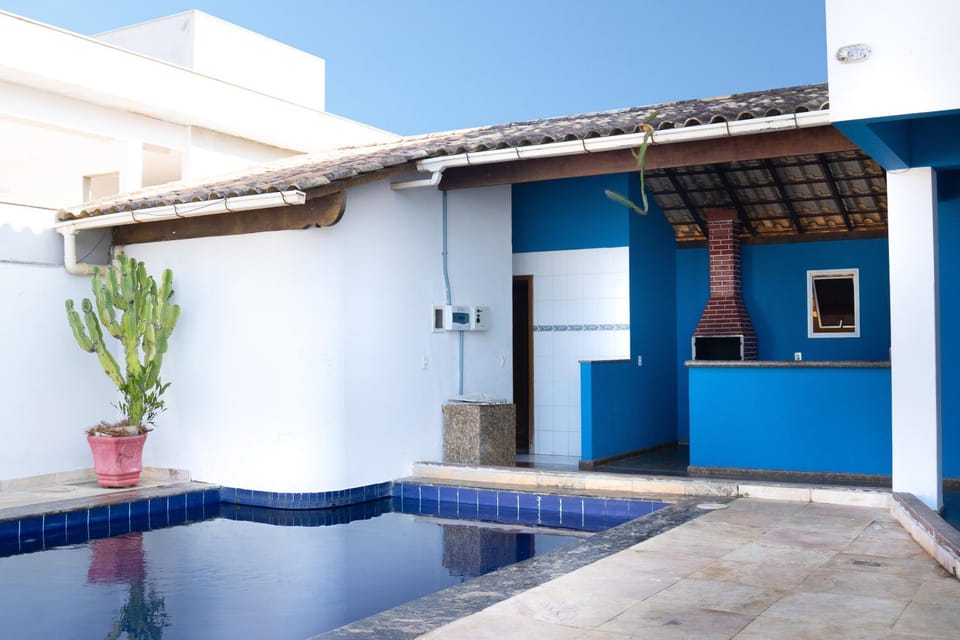 Casa de 850m2 e piscina na Praia de Santa Helena. Villa in Anchieta