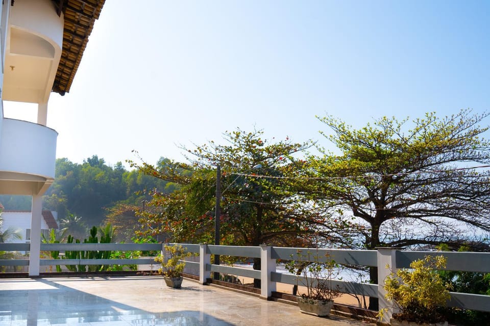 Casa de 850m2 e piscina na Praia de Santa Helena. Villa in Anchieta