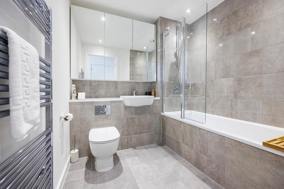 Shower, Toilet, Bathroom, Bath, towels