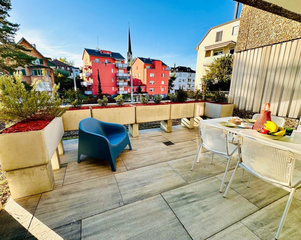 View (from property/room), Balcony/Terrace, Dining area