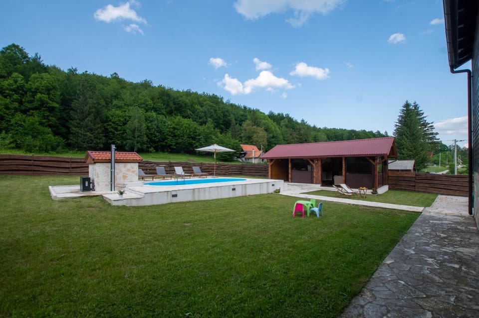 Nina Holiday Home with a heated pool House in Zadar County