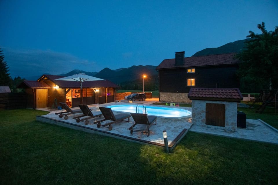 Nina Holiday Home with a heated pool House in Zadar County