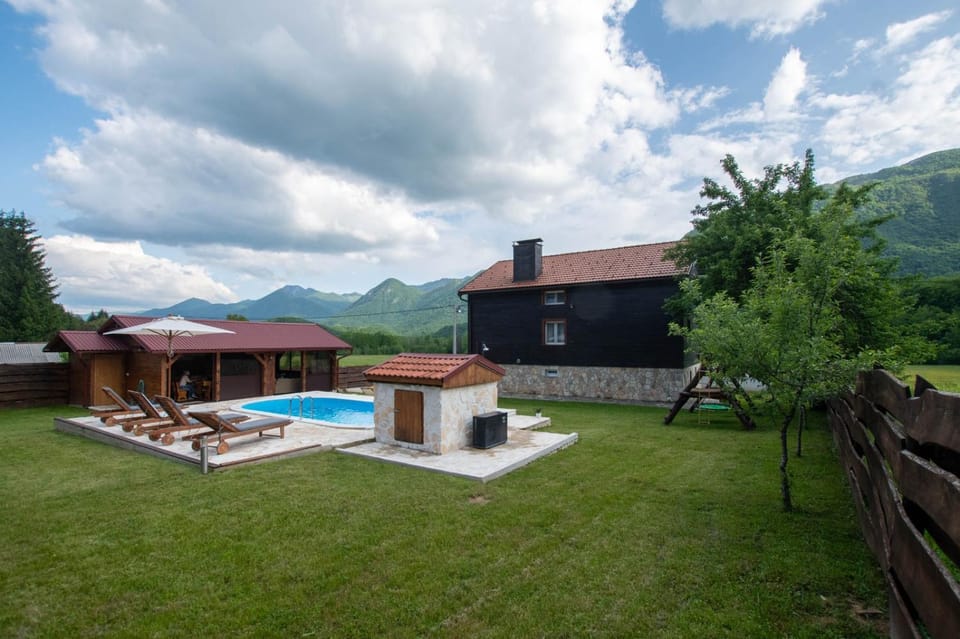 Nina Holiday Home with a heated pool House in Zadar County