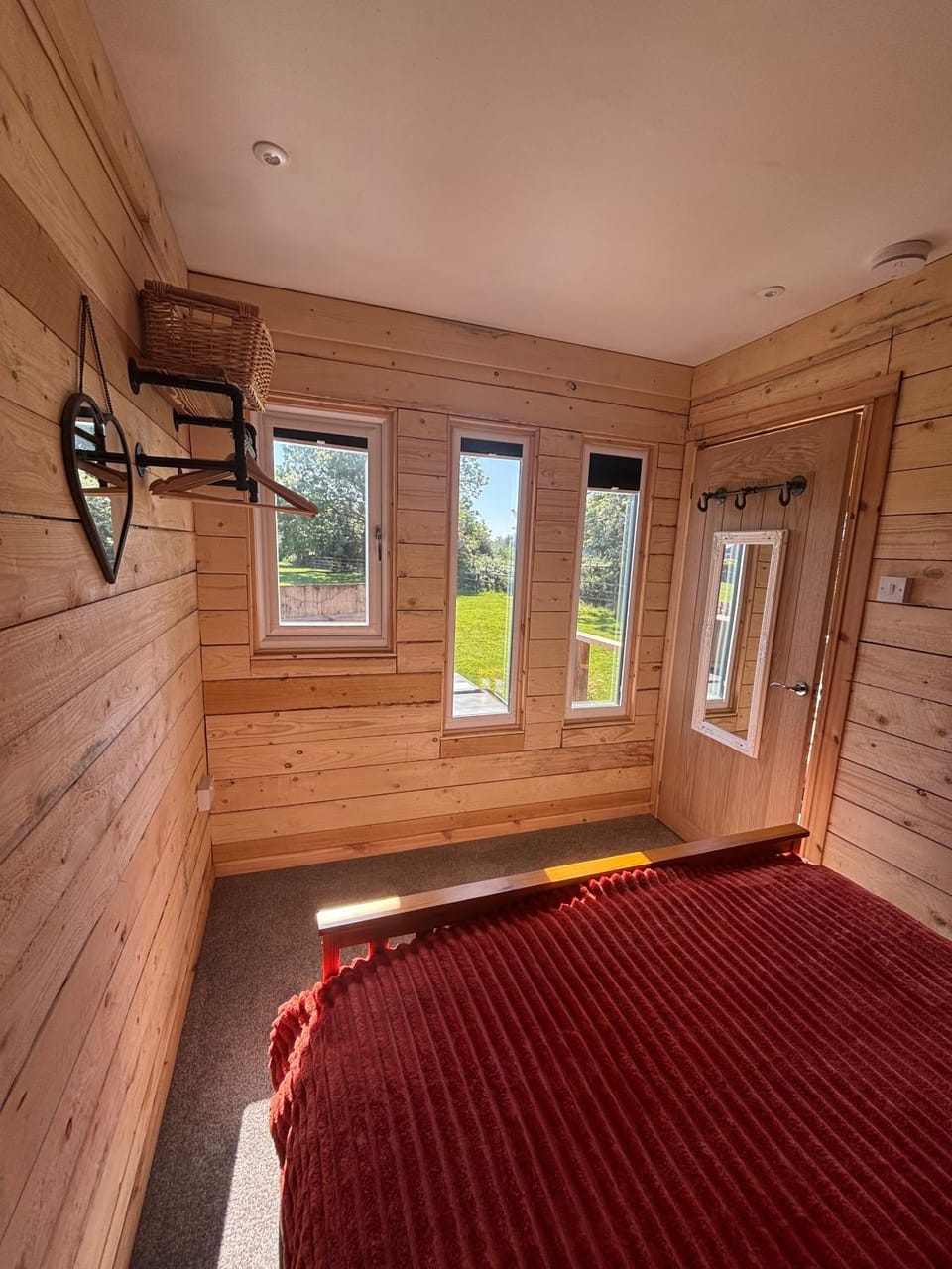 Edgmond Lodges - 1 & 2 Bed Luxury Log Cabins with Private Hot Tubs Derbyshire Cabin in South Derbyshire District