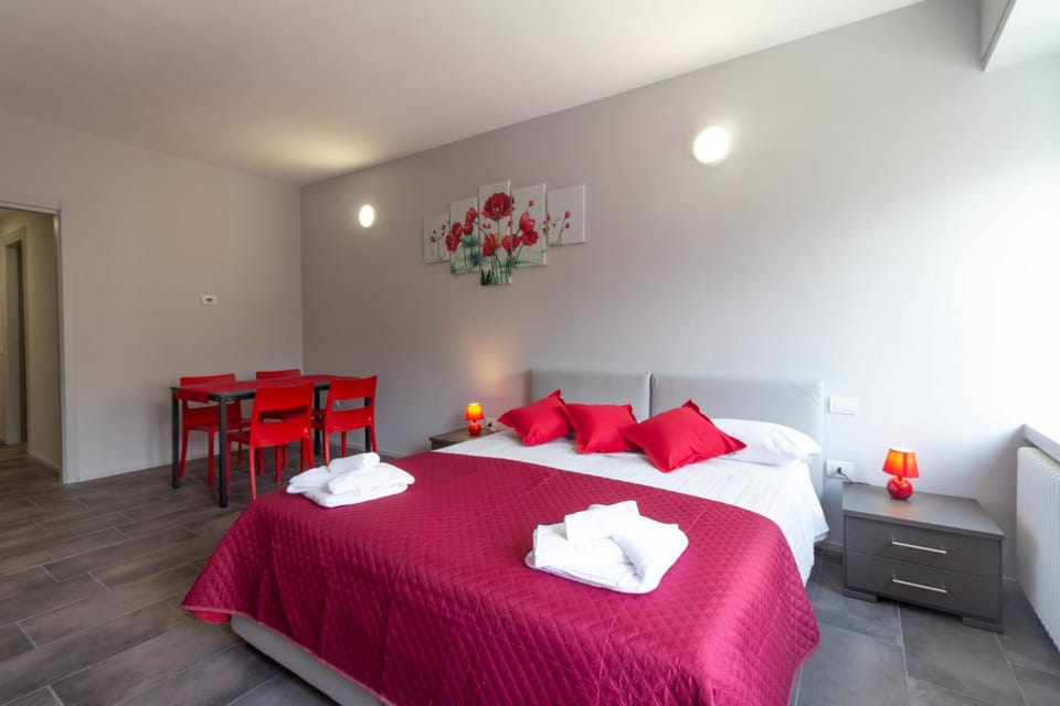 Photo of the whole room, Seating area, Bedroom, towels