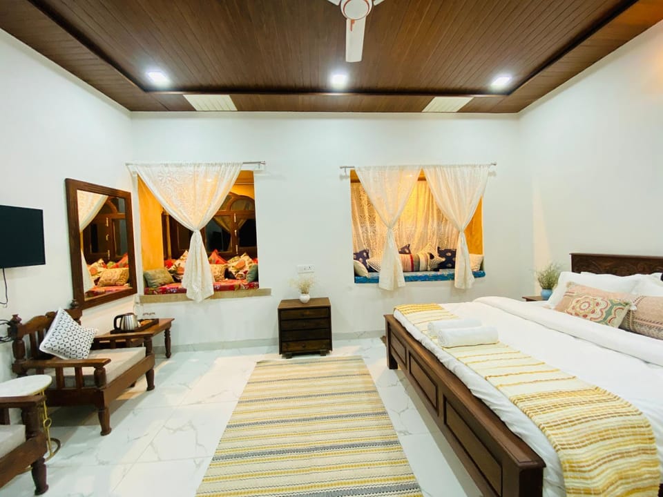 TV and multimedia, Seating area, Evening entertainment, Bedroom
