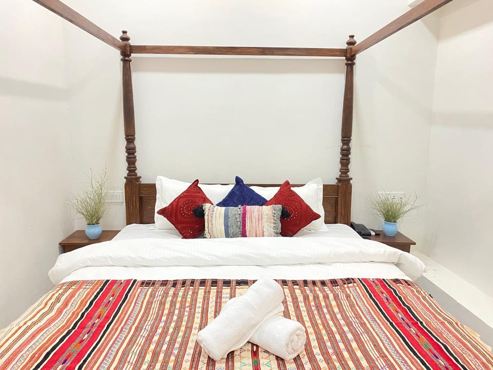 Photo of the whole room, Bedroom, towels