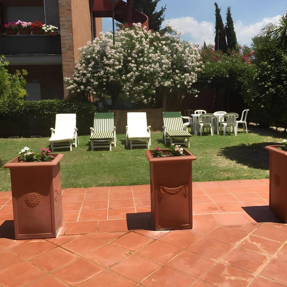 Spring, Garden, Swimming pool