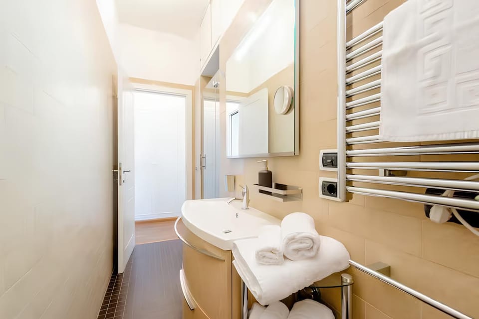 Shower, Bathroom, towels