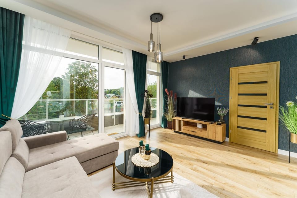 Communal lounge/ TV room, TV and multimedia, Living room, Seating area, Evening entertainment
