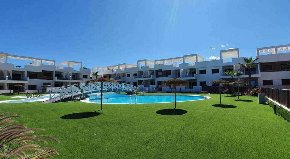 Property building, Pool view, Swimming pool, Swimming pool, sunbed