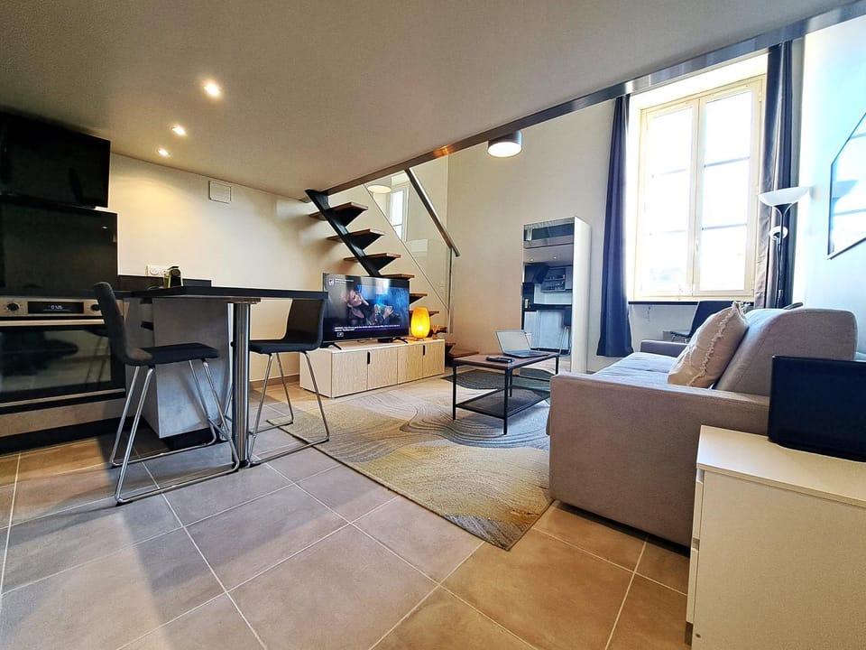 Massena square View 2 min to the beach & the old town Apartment in Nice