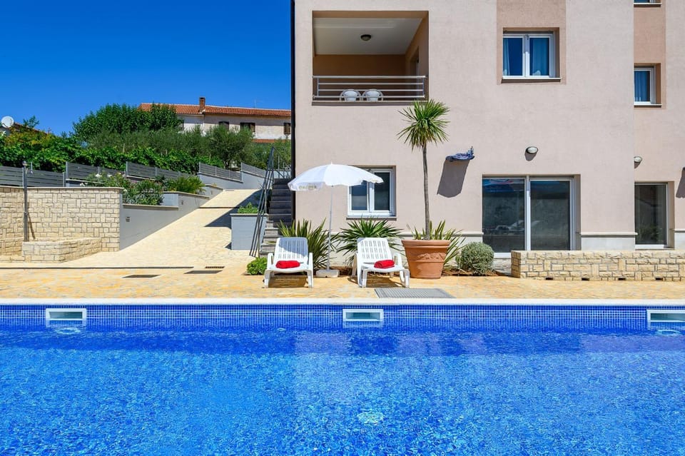Swimming pool, Swimming pool, sunbed