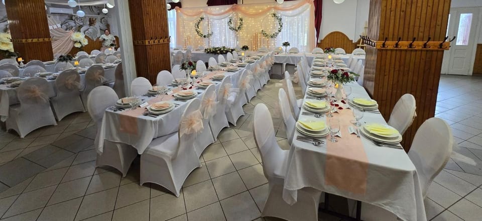Fényes Vendéglő és Panzió Bed and Breakfast in Hungary