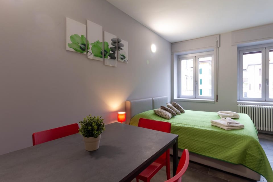 Photo of the whole room, Dining area, Bedroom