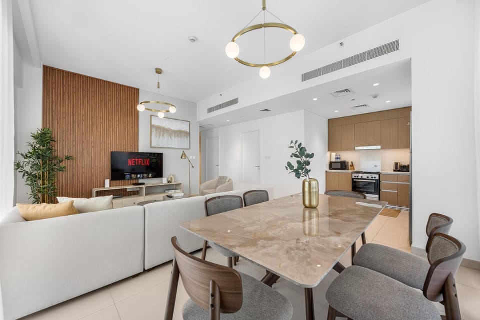 Dubai Creek Gem, Stylish Condo With Two Balconies Apartment in Dubai