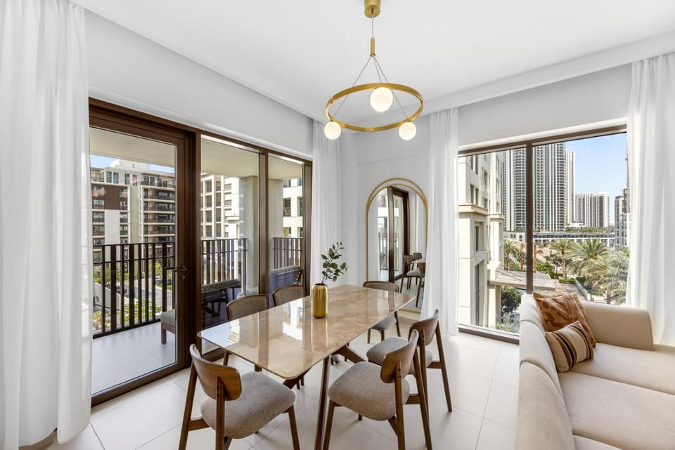 Dubai Creek Gem, Stylish Condo With Two Balconies Apartment in Dubai