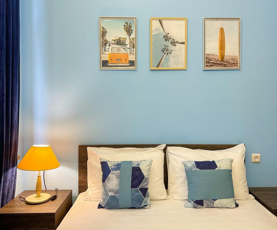 Bed, Photo of the whole room, Decorative detail, Bedroom
