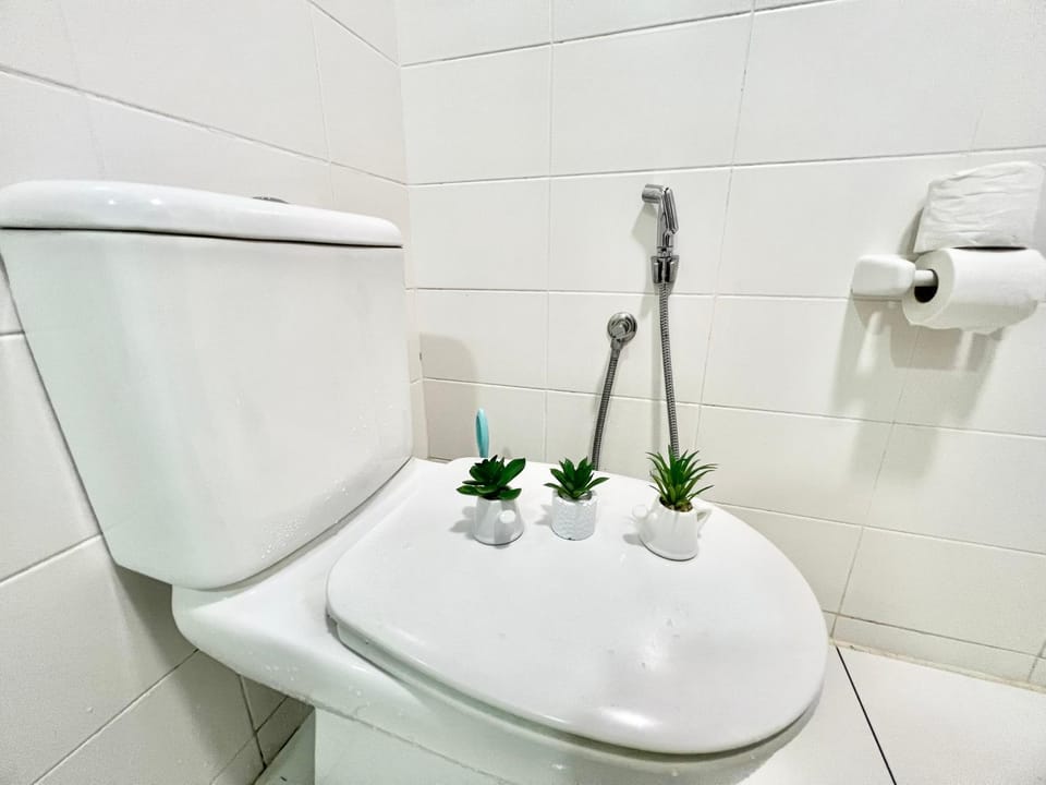 V 1-5Pax Cozy Home Trefoil Setia Alam 2 Queen bed Apartment in Selangor, Malaysia
