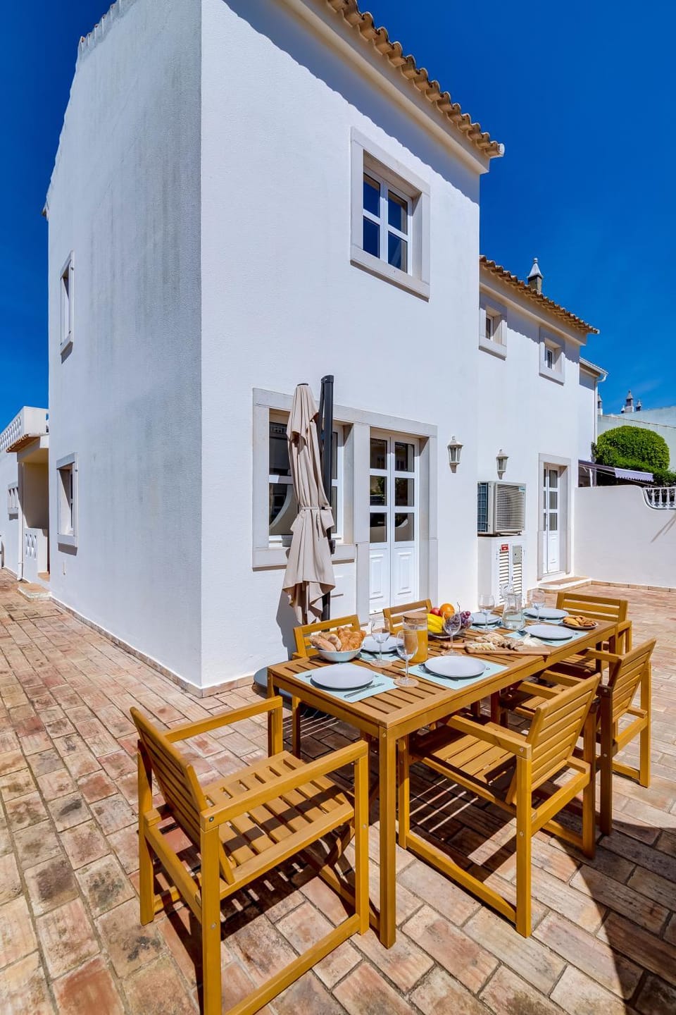Villa Oliveiras de Vilamoura by The Portuguese Butler Villa in Quarteira