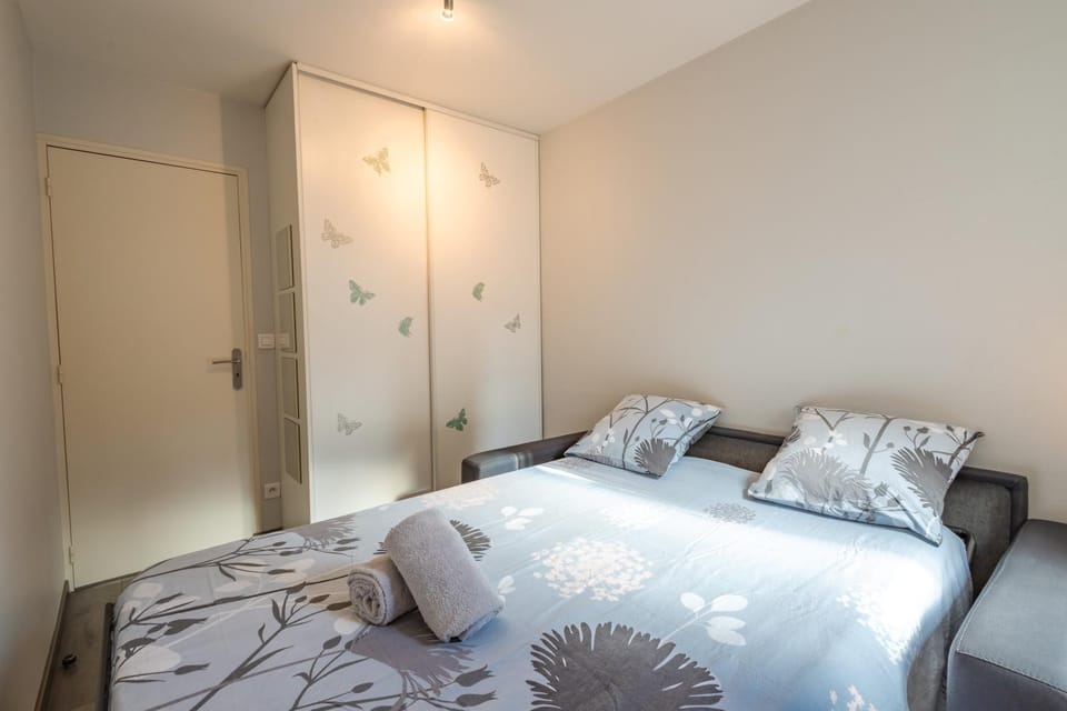 Bed, Bedroom, wardrobe