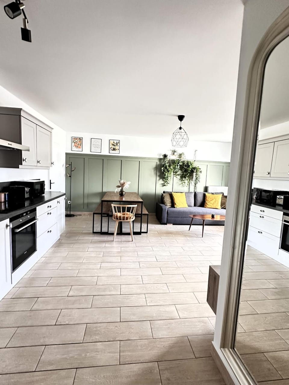 Kitchen or kitchenette, Living room, Decorative detail, stove, kitchen