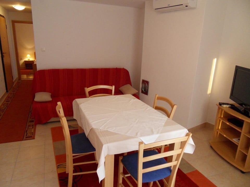 TV and multimedia, Living room, Dining area