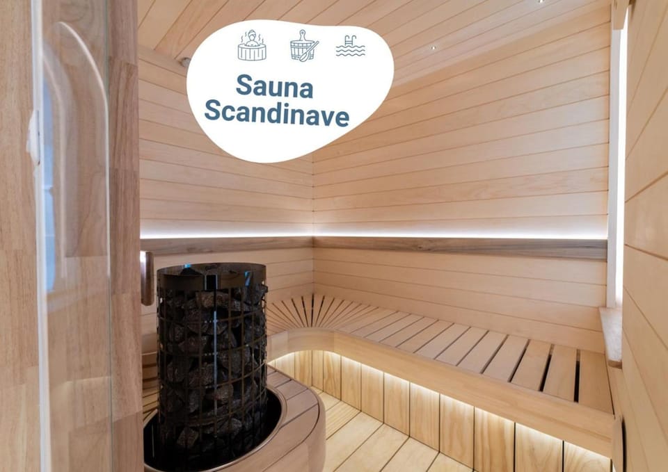 Sauna, Swimming pool