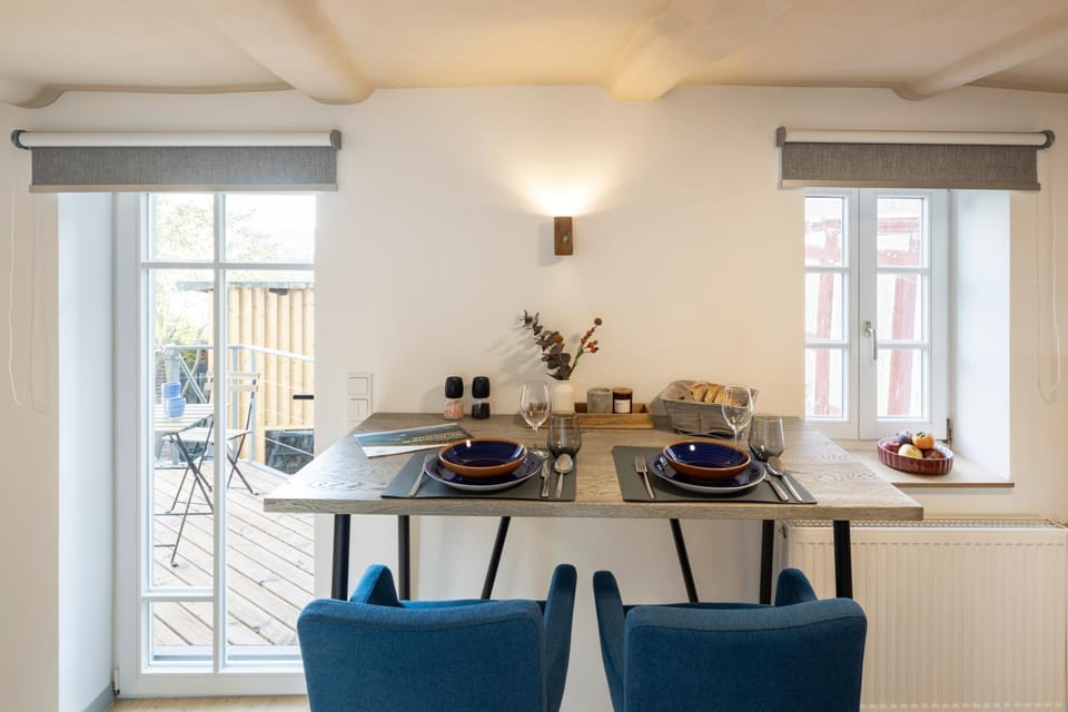 Seating area, Dining area