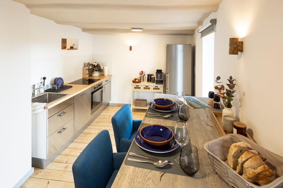 Coffee/tea facilities, Kitchen or kitchenette, Seating area, Dining area, Food, pet friendly, stove