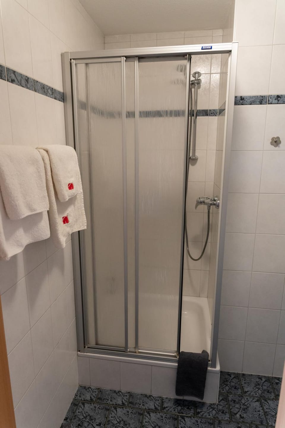 Shower, Bathroom, towels