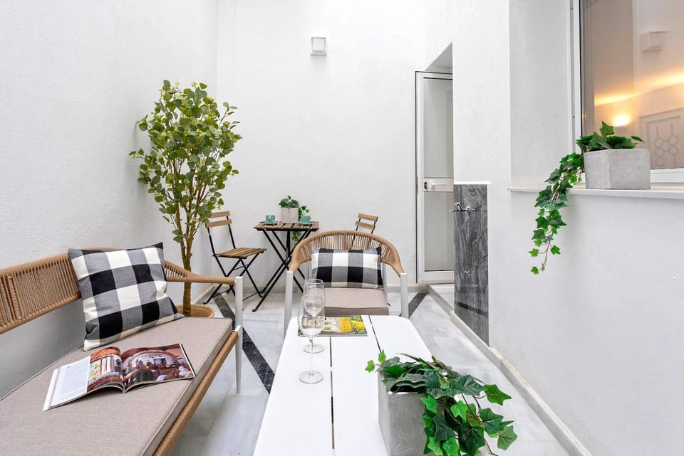 Patio, Living room, Seating area, Dining area