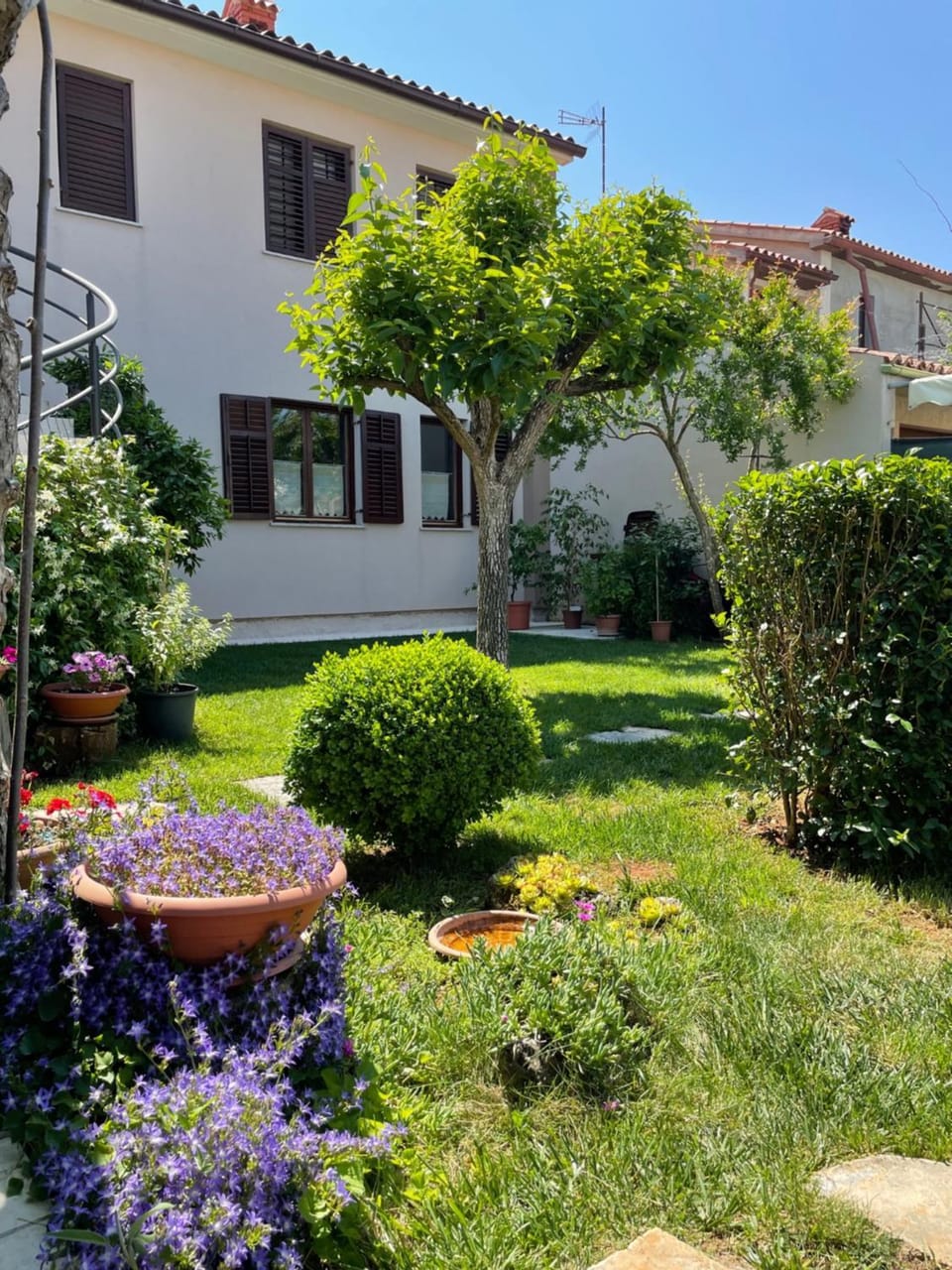 Property building, Natural landscape, Garden