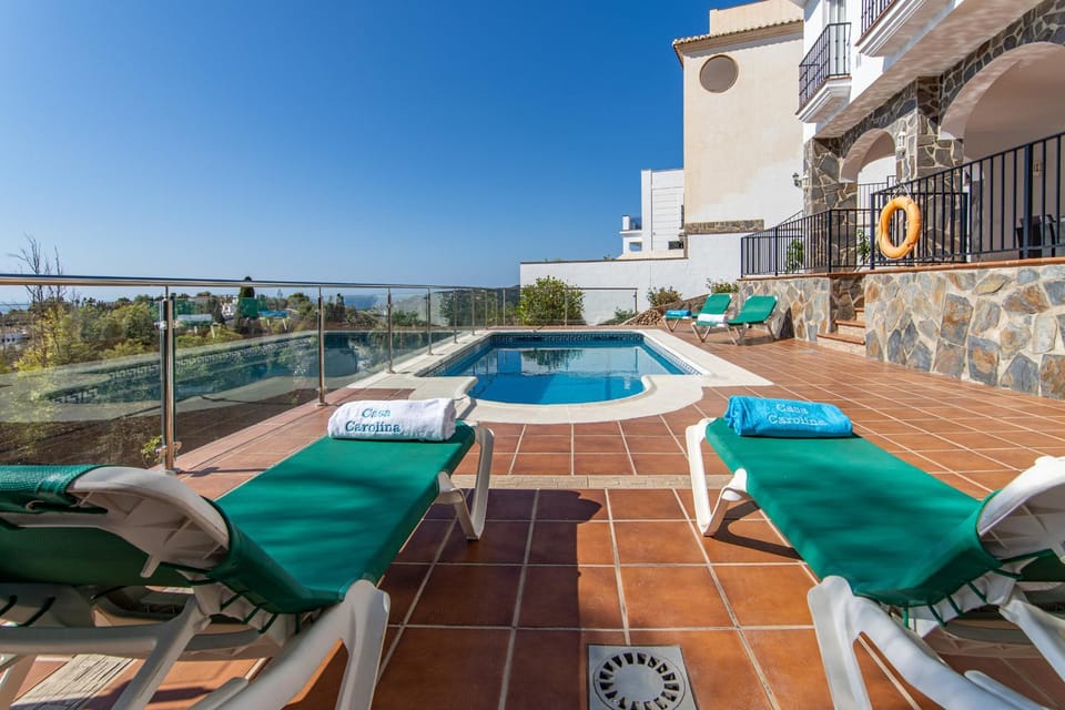 Swimming pool, sunbed
