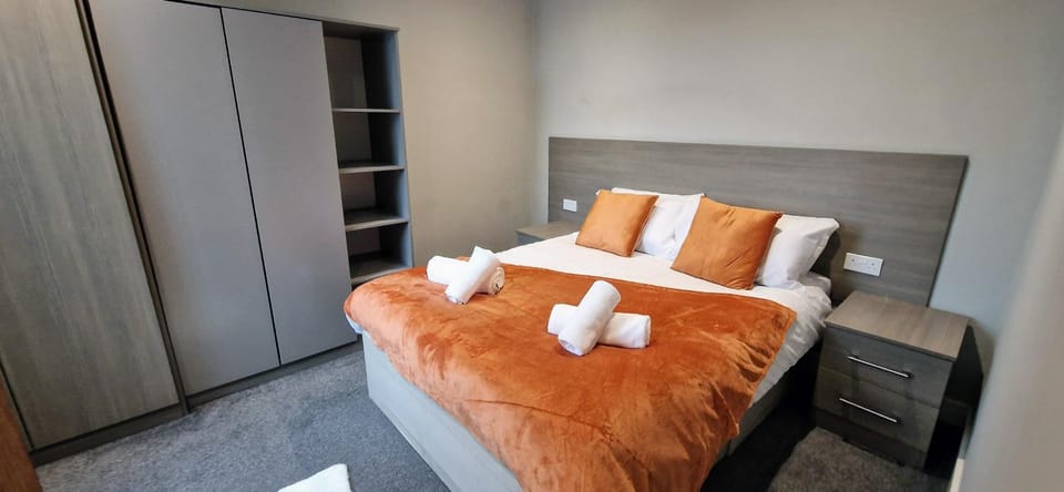 Bed, Bedroom, towels, wardrobe