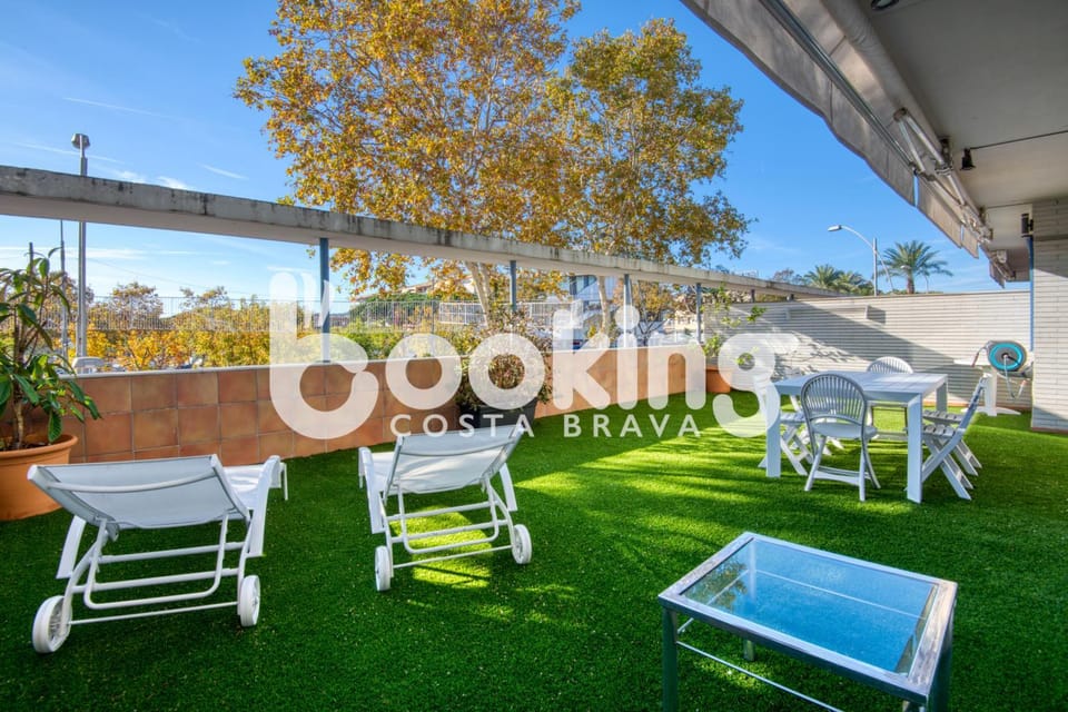 Balcony/Terrace, sunbed
