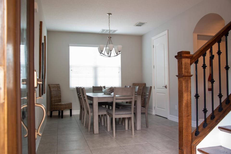 Seating area, Dining area