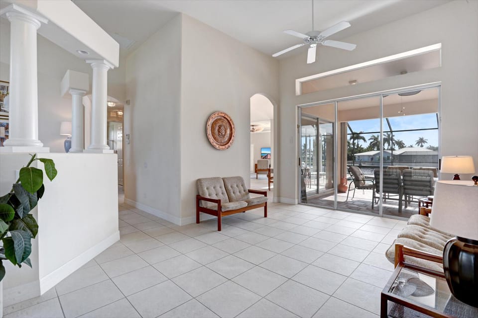 The Hammock - Beautiful waterfront 4 bedroom home with heated pool Villa in Cape Coral