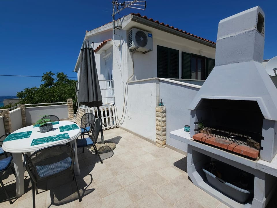 BBQ facilities, View (from property/room), Balcony/Terrace, Garden view, Sea view, Quiet street view, Inner courtyard view