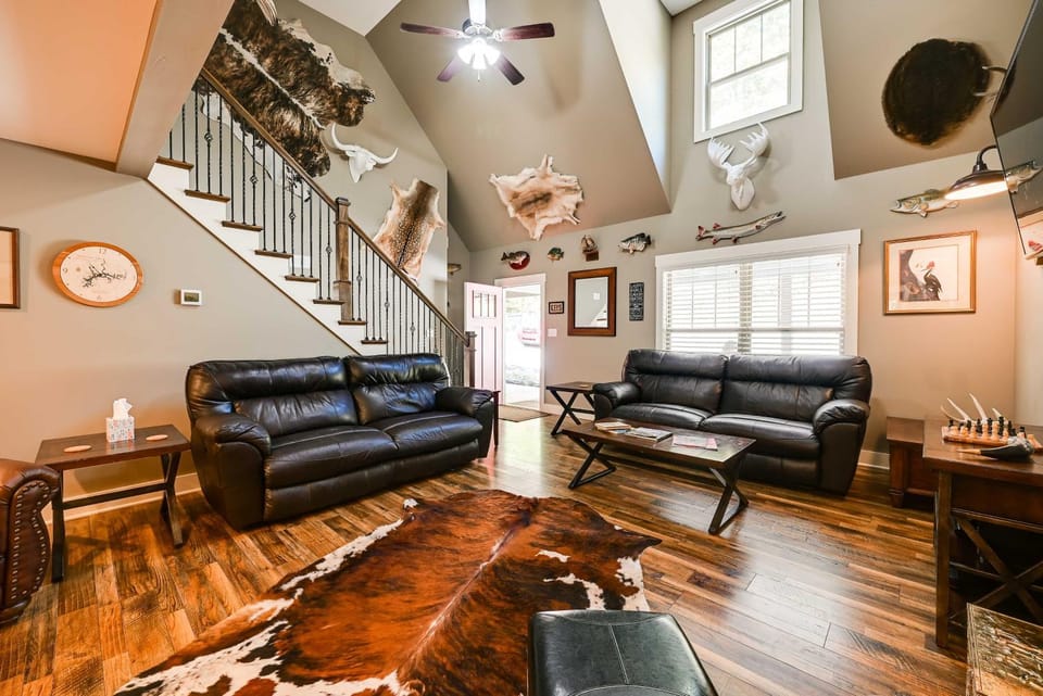 Nolin Lake Home w/ Hot Tub: 15 Mi to Mammoth Cave! House in Nolin Lake