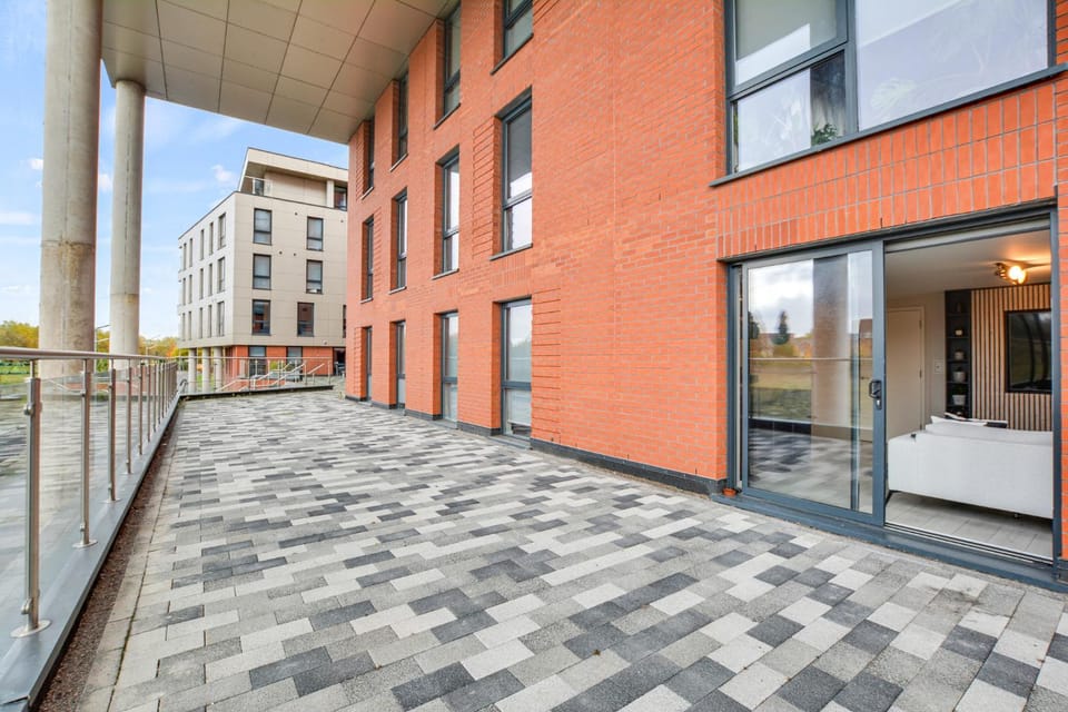 Property building, Balcony/Terrace, Inner courtyard view