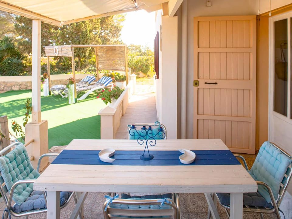 Property building, Facade/entrance, Balcony/Terrace, Area and facilities